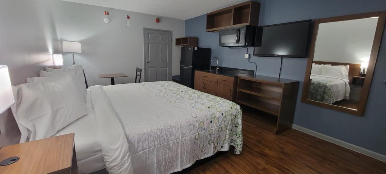 Motel Hometowne By Red Roof Egg Harbor-atlantic City Airport 3*